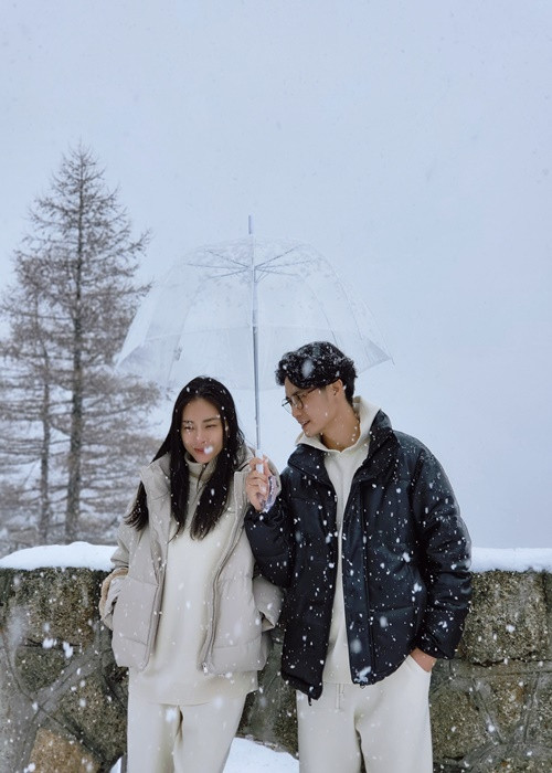 Gần đây, rất nhiều fanpage về showbiz đưa tin Ngô Thanh Vân và Huy Trần sẽ tổ chức đám cưới vào ngày 2/5 tới đây tại Đà Nẵng. Phía người trong cuộc không lên tiếng về tin đồn này. Ảnh: FBNV