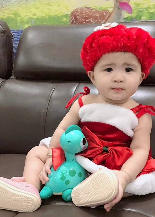 Cô nhóc càng lớn lại càng có những nét y hệt Jack, đặc biệt đôi mắt. Ảnh: FB Thiên An Daily Report