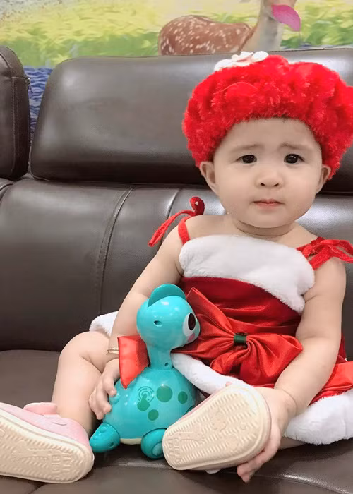 Cô nhóc càng lớn lại càng có những nét y hệt Jack, đặc biệt đôi mắt. Ảnh: FB Thiên An Daily Report