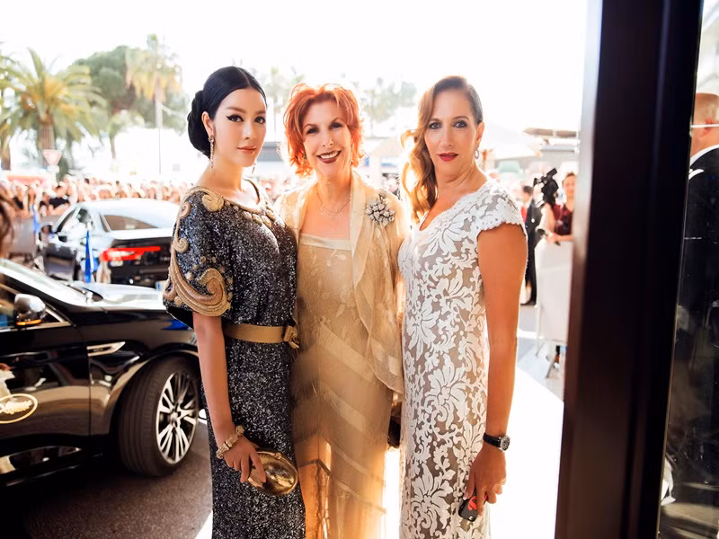 Lý Nhã Kỳ cũng tiết lộ đã từ chối dự Cannes 2021 dù ban tổ chức gửi thư mời trân trọng vì tình hình dịch bệnh trong nước chưa được kiểm soát và cuộc sống nhiều người bị ảnh hưởng.