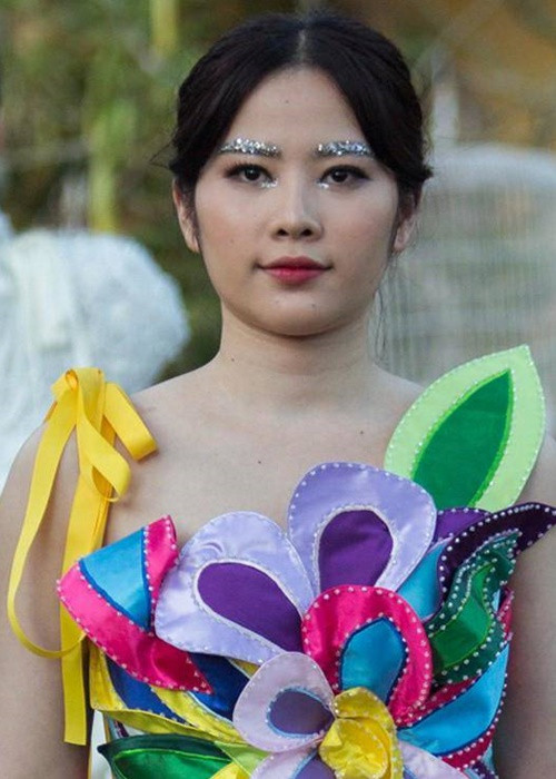 Người đẹp diện váy hoa catwalk trong một show diễn vào tháng 12/2018. Ảnh: Sức khỏe và đời sống