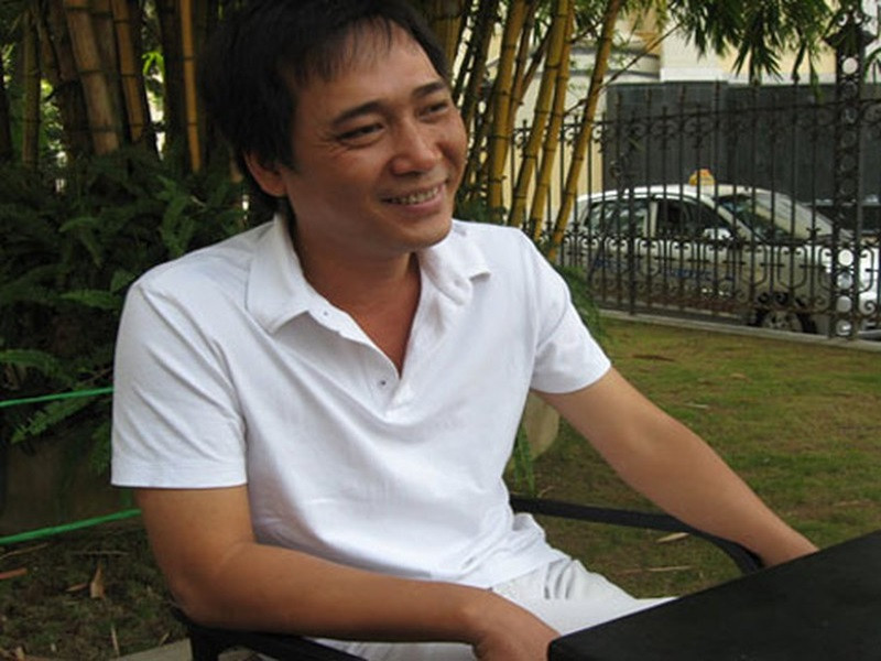 Nam diễn viên phim “Anh có phải đàn ông không” còn góp mặt trong nhiều vở kịch của Nhà hát Kịch Việt Nam như: “Kiều”, “Lâu đài cát”, “Người thi hành án tử”, “Chuyện chàng dũng sĩ”, “Hamlet”. Ảnh: VTC