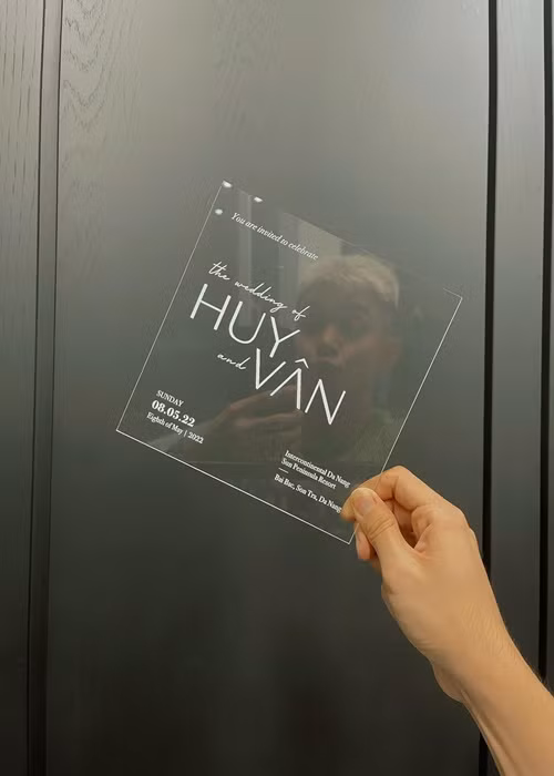 Nhiều khán giả nhận xét thiệp cưới của Ngô Thanh Vân đầy độc đáo.