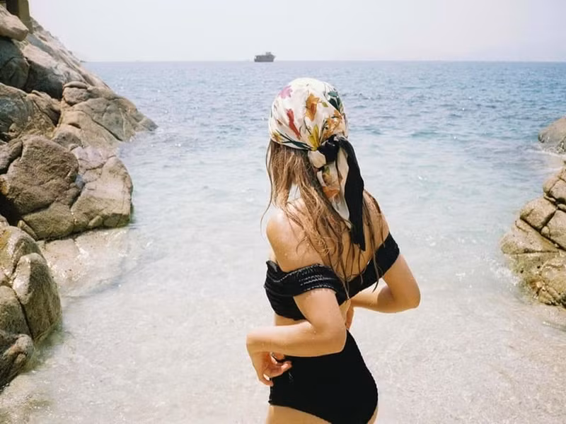 Châu Bùi tự tin khoe dáng với trang phục áo tắm. Ảnh: FBNV