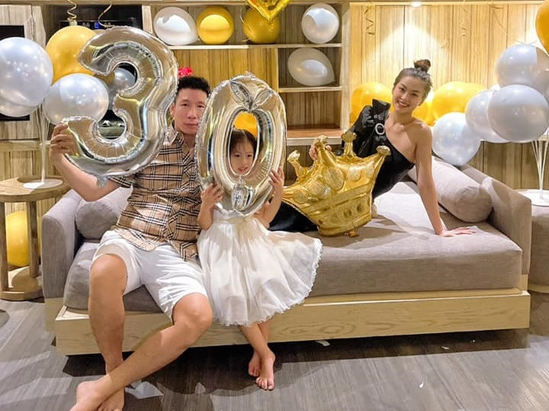 Nàng á hậu còn cho biết, điều khiến cô hạnh phúc nhất là chồng luôn tôn trọng mọi quyết định của cô.