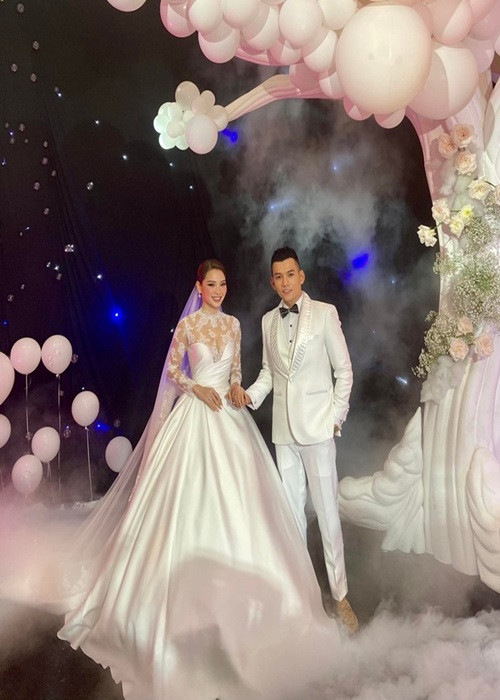 Phương Trinh từng vướng tin đồn bí mật sinh con. Đối mặt với nghi vấn này, cô từng cho biết: "Ngoài chuyện đồn tôi có con, người ta còn đồn nhiều chuyện động trời hơn nữa cơ. Tôi quá bận rộn với công việc của mình nên không rảnh đến việc đính chính". Ảnh: Sức khỏe và đời sống