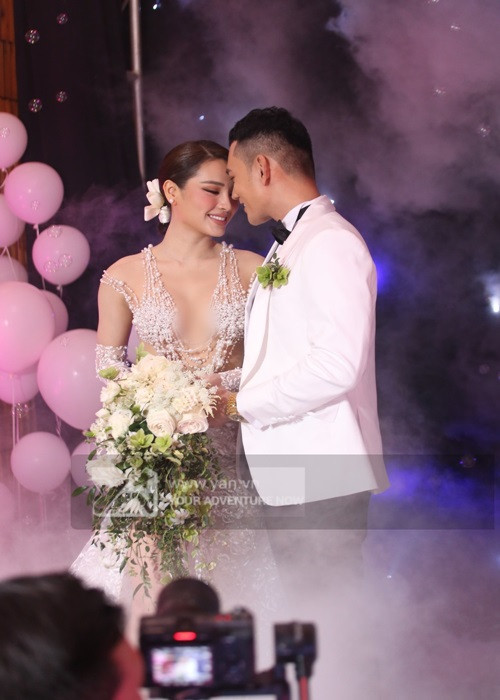 Phương Trinh tìm được bến đỗ bên Lý Bình. Cặp đôi đã đăng ký kết hôn vào tháng 1/2022. Ảnh: Yan