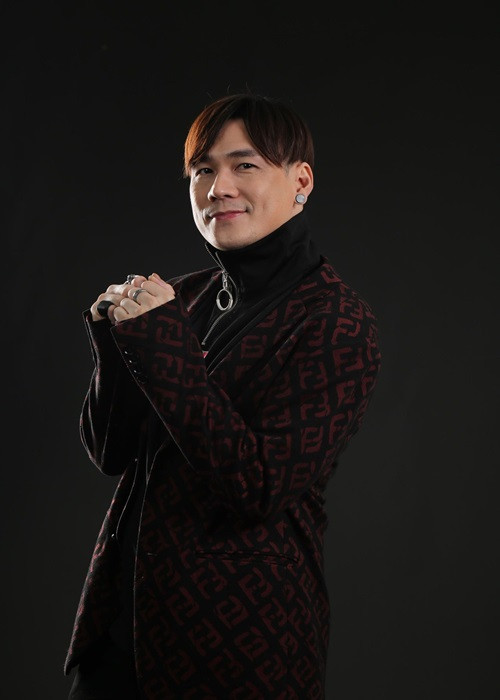 Ở hậu trường một chương trình năm 2021, Khánh Phương cho biết, anh chưa có kế hoạch kết hôn. Ảnh: FBNV