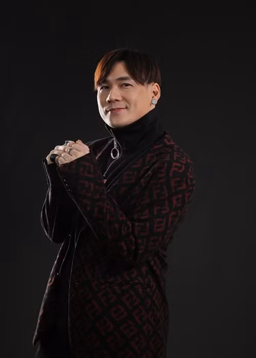 Ở hậu trường một chương trình năm 2021, Khánh Phương cho biết, anh chưa có kế hoạch kết hôn. Ảnh: FBNV