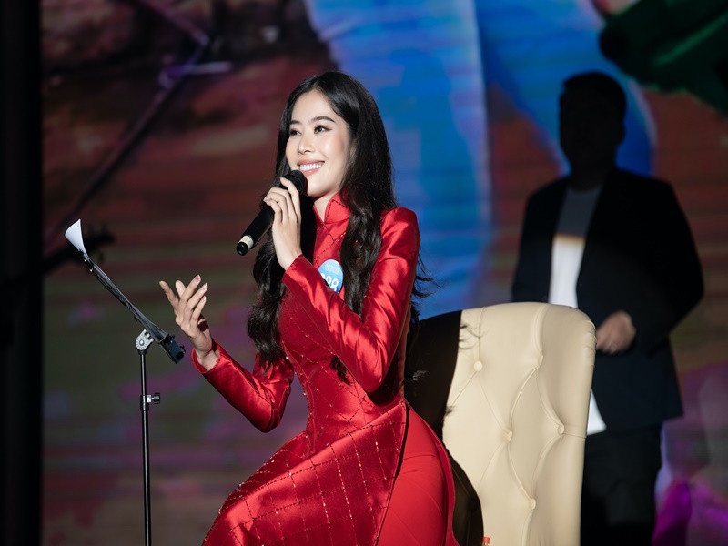 Cô trổ tài ca hát ở phần thi tài năng. Ảnh: Miss World Vietnam