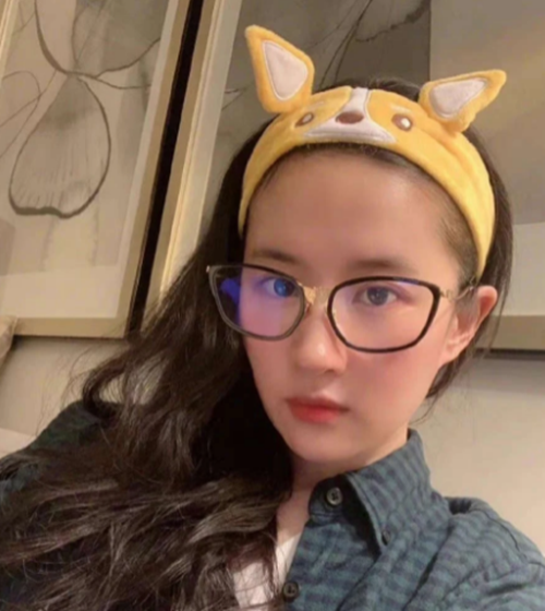 Chẳng cần tô điểm cầu kỳ, Lưu Diệc Phi vẫn xứng danh "thần tiên tỉ tỉ" khiến dân tình mê mẩn.