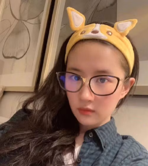 Chẳng cần tô điểm cầu kỳ, Lưu Diệc Phi vẫn xứng danh "thần tiên tỉ tỉ" khiến dân tình mê mẩn.