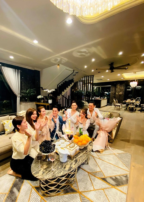 Gia đình Lã Thanh Huyền mua biệt thự với giá 2 triệu USD và chuyển đến năm 2020 sau 2 năm tu sửa.