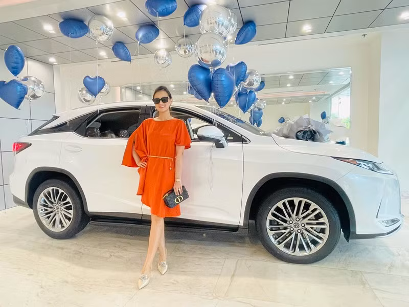 Nữ diễn viên tậu mẫu xe hơi 4 tỷ năm 2021.