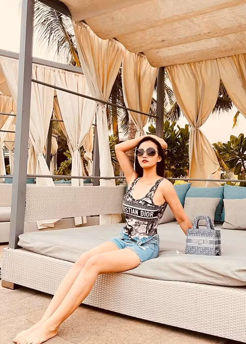 Nữ diễn viên thường xuyên có những chuyến đi du lịch tại resort xa xỉ bên chồng con.