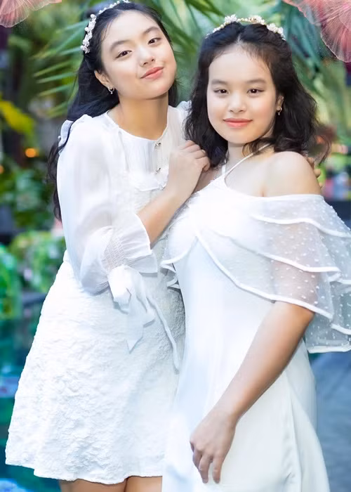 "Con hướng ngoại, thích giao lưu với bạn bè, sống tình cảm", nữ người mẫu chia sẻ trên Dân Việt. Ảnh: FBNV