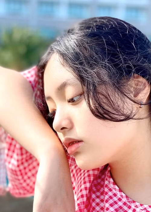 Vợ chồng Thúy Hạnh muốn để con phát triển tự nhiên, không định hướng vào làng giải trí. Ảnh: FBNV