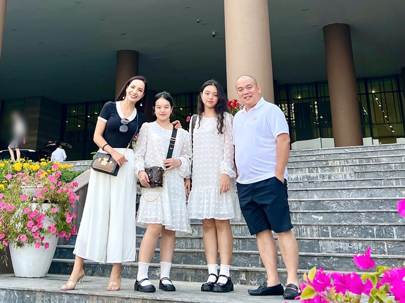 Thúy Hạnh mới đây chia sẻ, Suti từng bị tăng cân mất kiểm soát. Sau gần 2 tháng nỗ lực cùng mẹ và chị gái Suli ăn eat clean, Suti đã giảm được gần 5kg và vẫn đang nỗ lực giảm thêm 4kg nữa. Ảnh: FBNV