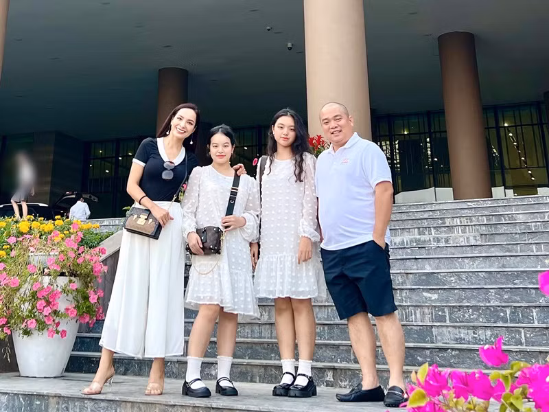 Thúy Hạnh mới đây chia sẻ, Suti từng bị tăng cân mất kiểm soát. Sau gần 2 tháng nỗ lực cùng mẹ và chị gái Suli ăn eat clean, Suti đã giảm được gần 5kg và vẫn đang nỗ lực giảm thêm 4kg nữa. Ảnh: FBNV