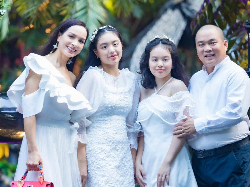 Theo Thúy Hạnh, con gái út thích âm nhạc, du lịch, theo học thiết kế thời trang. Ảnh: FBNV