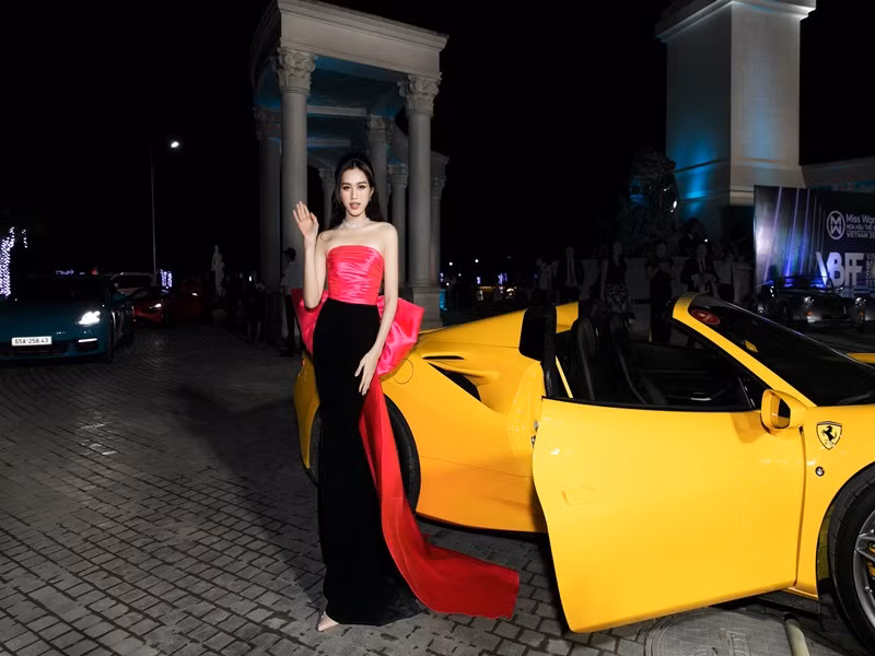 Dan hau dinh dam do ve goi cam: Thuy Tien, Do Thi Ha... ai hon ai?