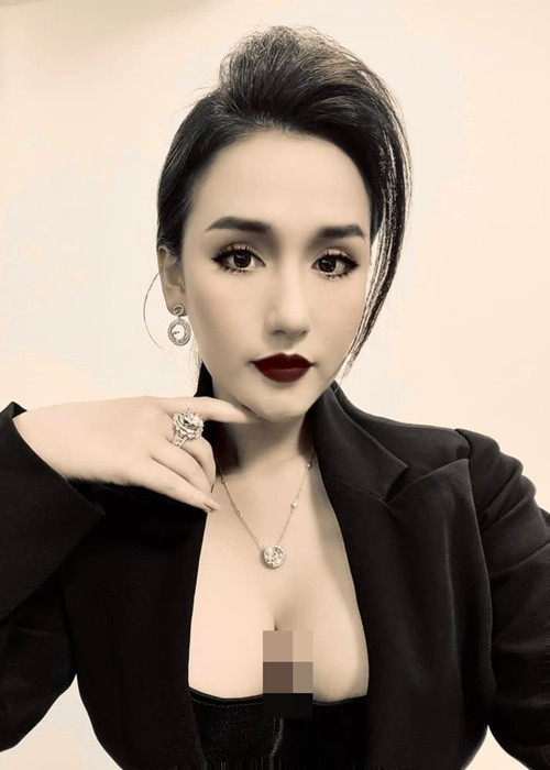 Cô là một trong những mỹ nhân VTV sở hữu vòng một "vạn người mê".