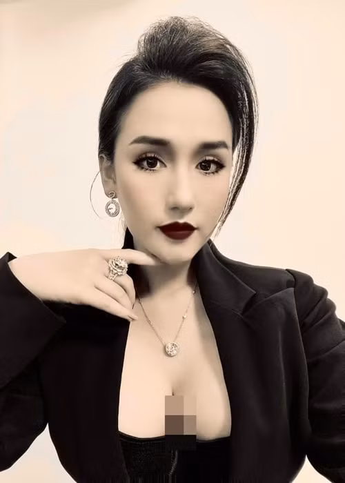 Cô là một trong những mỹ nhân VTV sở hữu vòng một "vạn người mê".