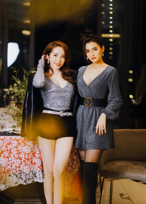 Quỳnh Nga và Lã Thanh Huyền không thua kém nhau về sắc vóc.