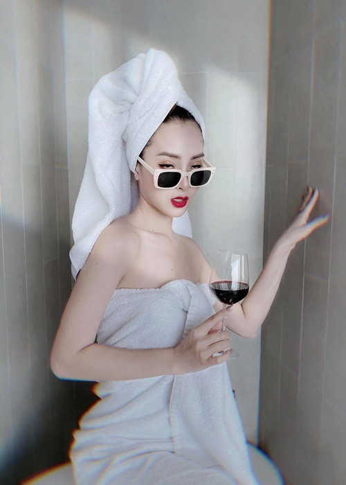 Nếu như trước đây, nữ MC cảm thấy bực mình khi nhận được những lời mời khiếm nhã thì bây giờ, cô không còn bận tâm. Ảnh: FBNV