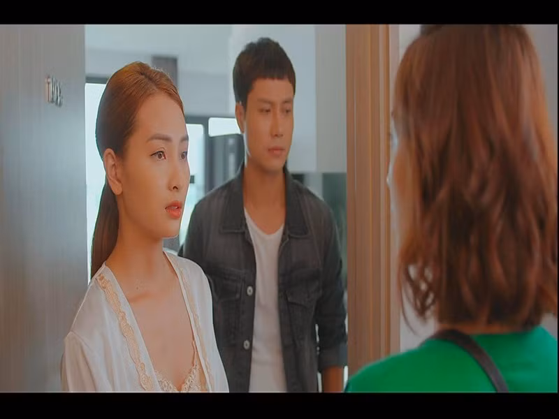 Trong “11 tháng 5 ngày", nữ MC vào vai cô gái thông minh, thực dụng, thành công trong sự nghiệp nhưng thất bại trong chuyện tình cảm. Ảnh: FBNV