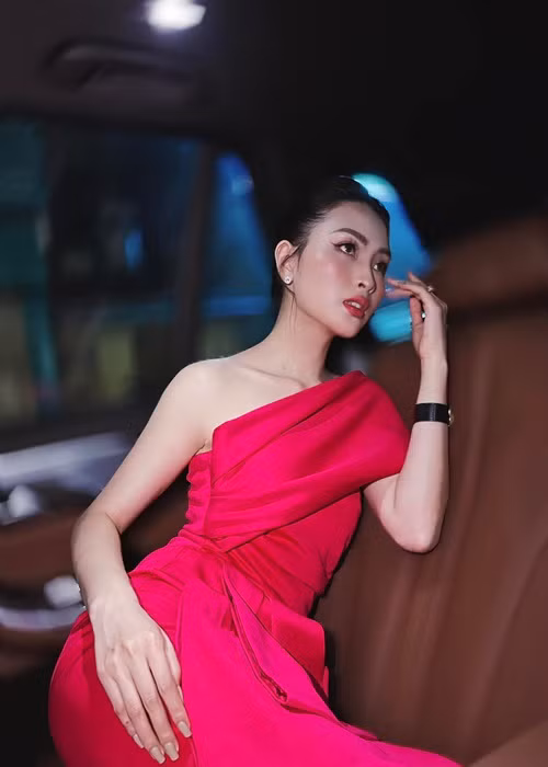 Được nhiều người theo đuổi nhưng nữ MC vẫn độc thân trong 8 năm qua. Ảnh: FBNV