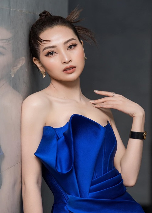 Cô được khán giả biết đến qua vai trò MC của chương trình “Bữa trưa vui vẻ”. Ảnh: FBNV