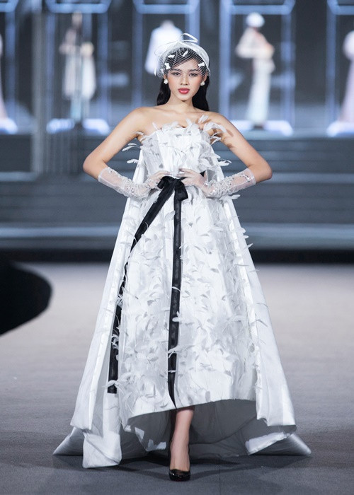 Hoa hậu Đỗ Thị Hà cũng tham gia trình diễn ở Vietnam Beauty Fashion Fest.