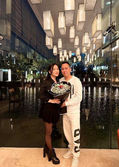 Vợ chồng Nhật Thủy có những buổi hẹn hò riêng tư, đi du lịch để hâm nóng tình cảm.