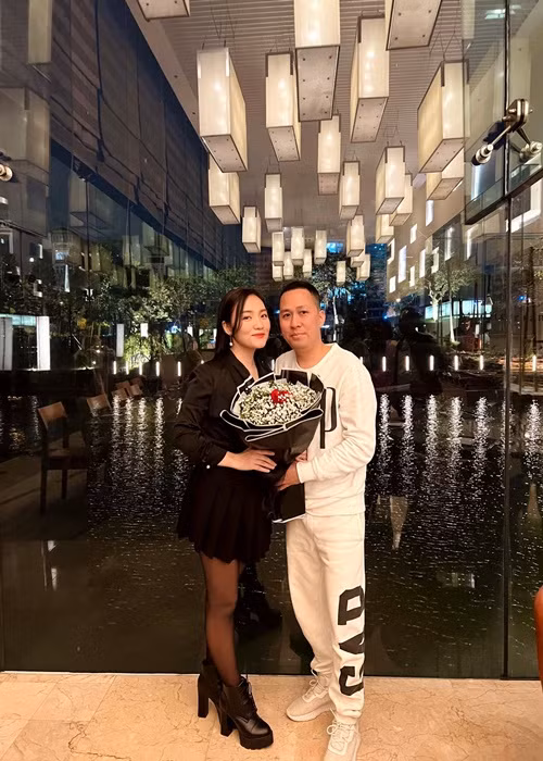 Vợ chồng Nhật Thủy có những buổi hẹn hò riêng tư, đi du lịch để hâm nóng tình cảm.