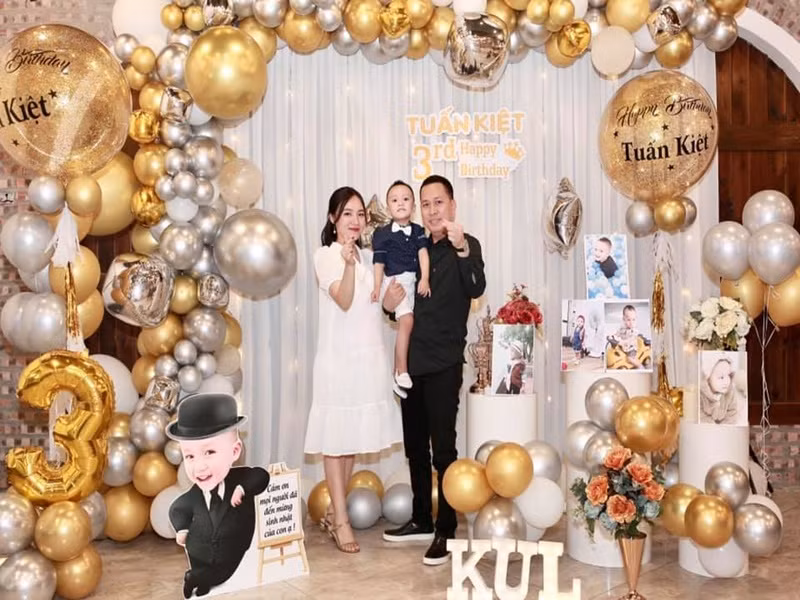 Nhật Thủy sinh con trai đầu lòng vào tháng 4/2018.