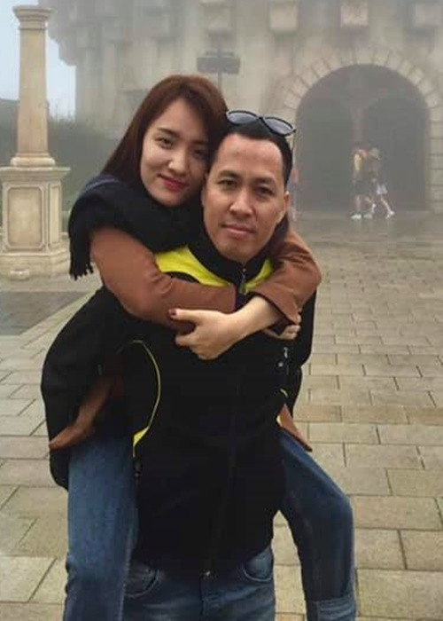 Ngô Quỳnh sinh năm 1977, hơn Nhật Thủy 14 tuổi và làm trong lĩnh vực truyền thông.