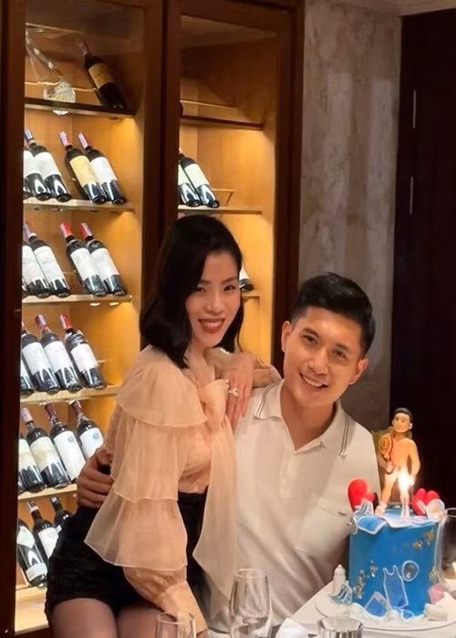 Tình trẻ của Lệ Quyên giữ im lặng khi bị soi mối quan hệ yêu đương.