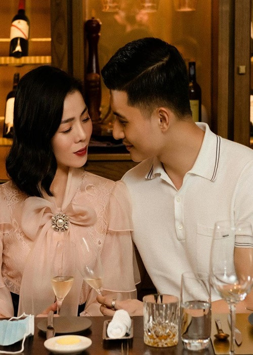 Kém Lệ Quyên đến 12 tuổi cũng như "lép vế" về danh tiếng, Lâm Bảo Châu đối mặt với những ý kiến trái chiều từ cư dân mạng.