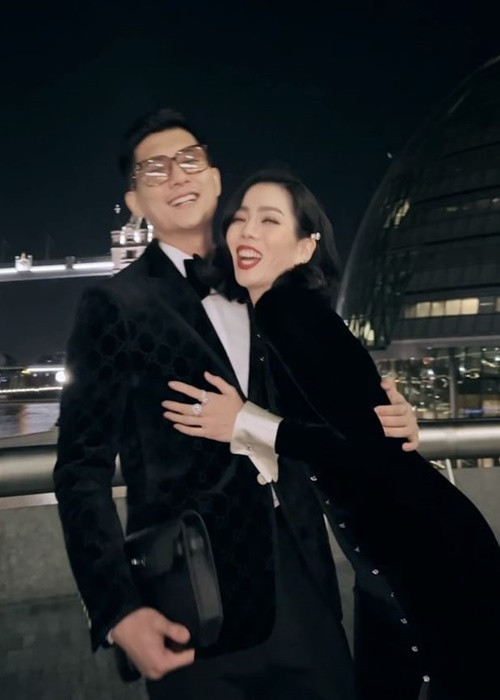 Cặp đôi "chị em" bên nhau như hình với bóng.