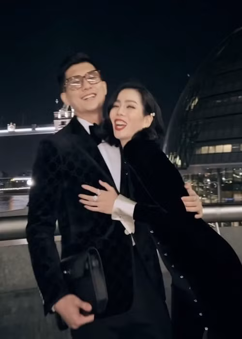 Cặp đôi "chị em" bên nhau như hình với bóng.