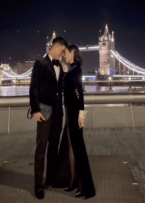 Tình cảm giữa Lệ Quyên và Lâm Bảo Châu ngày càng mặn nồng sau 1 năm công khai hẹn hò.