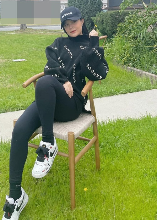 Trước khi vướng tin đồn bầu bí, nữ ca sĩ vốn sở hữu body thon gọn. Ảnh: FBNV