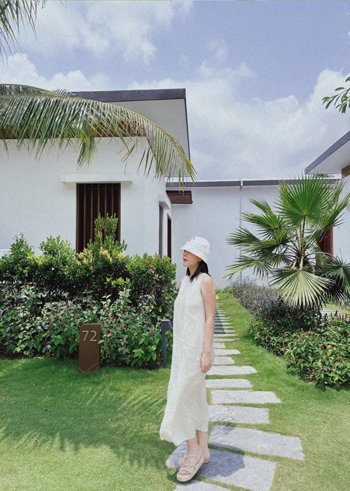 Phạm Quỳnh Anh chuộng mặc váy suông. Ảnh: FBNV