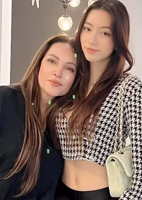 Trong những năm qua, nữ ca sĩ làm mẹ đơn thân sau 2 cuộc hôn nhân đổ vỡ.