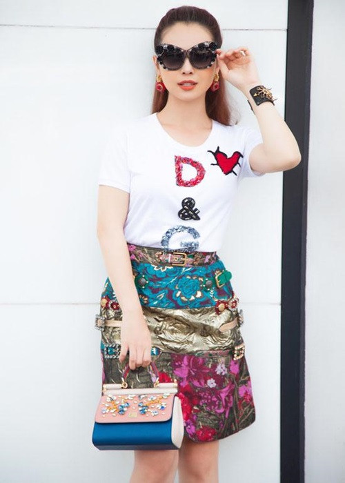 Jennifer Phạm diện nguyên set đồ hàng hiệu. Ảnh: Khám phá