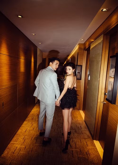 Cặp đôi tái hiện một phần cuộc sống thường ngày và cùng thăng hoa trong hôn nhân.