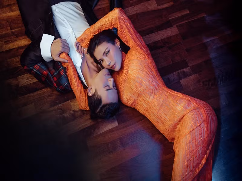 Cặp đôi diễn viên đang bận rộn trên phim trường với các bộ phim mới.