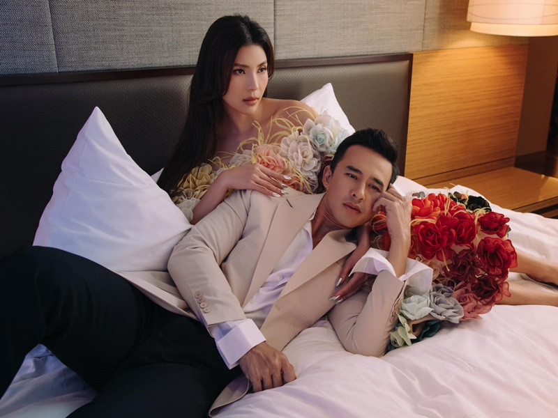 Nam diễn viên còn nhắn nhủ người bạn đời: "Những ngày ở bên em là những ngày bình yên và hạnh phúc. Anh sẽ mãi yêu em như ngày đầu và chia sẻ với em tất cả trong cuộc sống này".