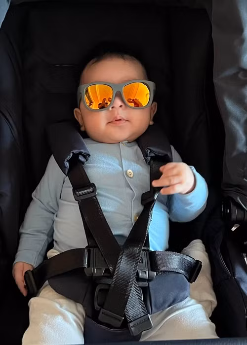 Vợ chồng Chi Bảo không ngại ngần chia sẻ loạt ảnh con trai. Ảnh: FBNV